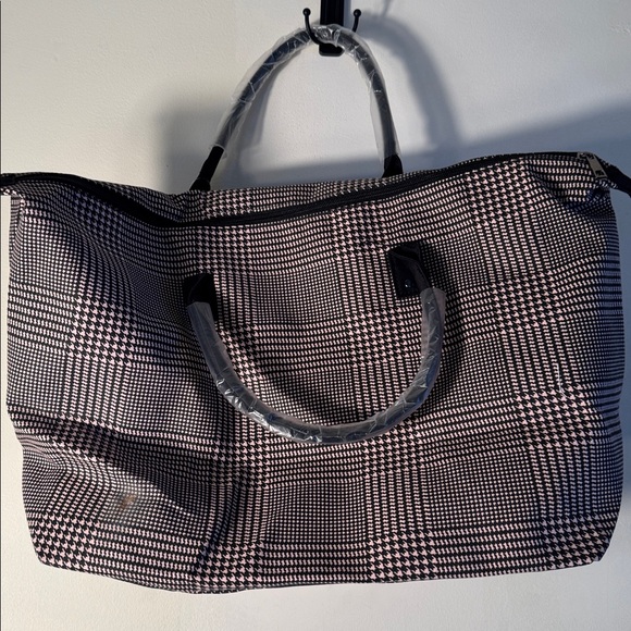 LuLu Dharma Weekender Tote Bag Pink Plaid Frasier New with Tags has blemish - Picture 10 of 10